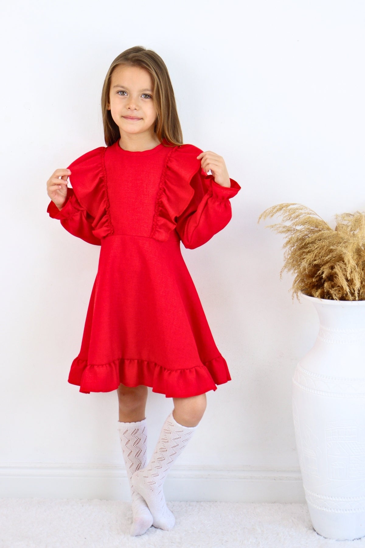 Rotes Mädchen Leinenkleid – Langarm mit Rüschen