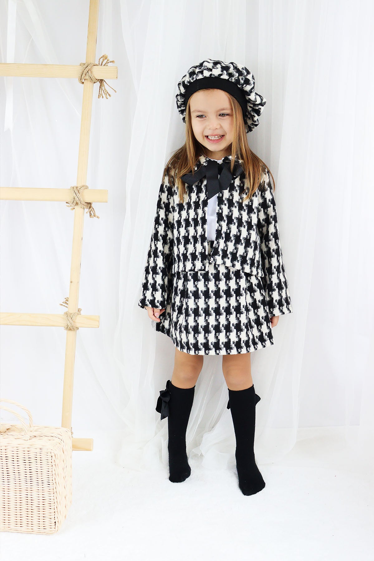 Dreiteiliges Set Santa schwarz/weiß - Blazer, Kleid und Mütze in schwarz - weiß Hahnentritt-Muster