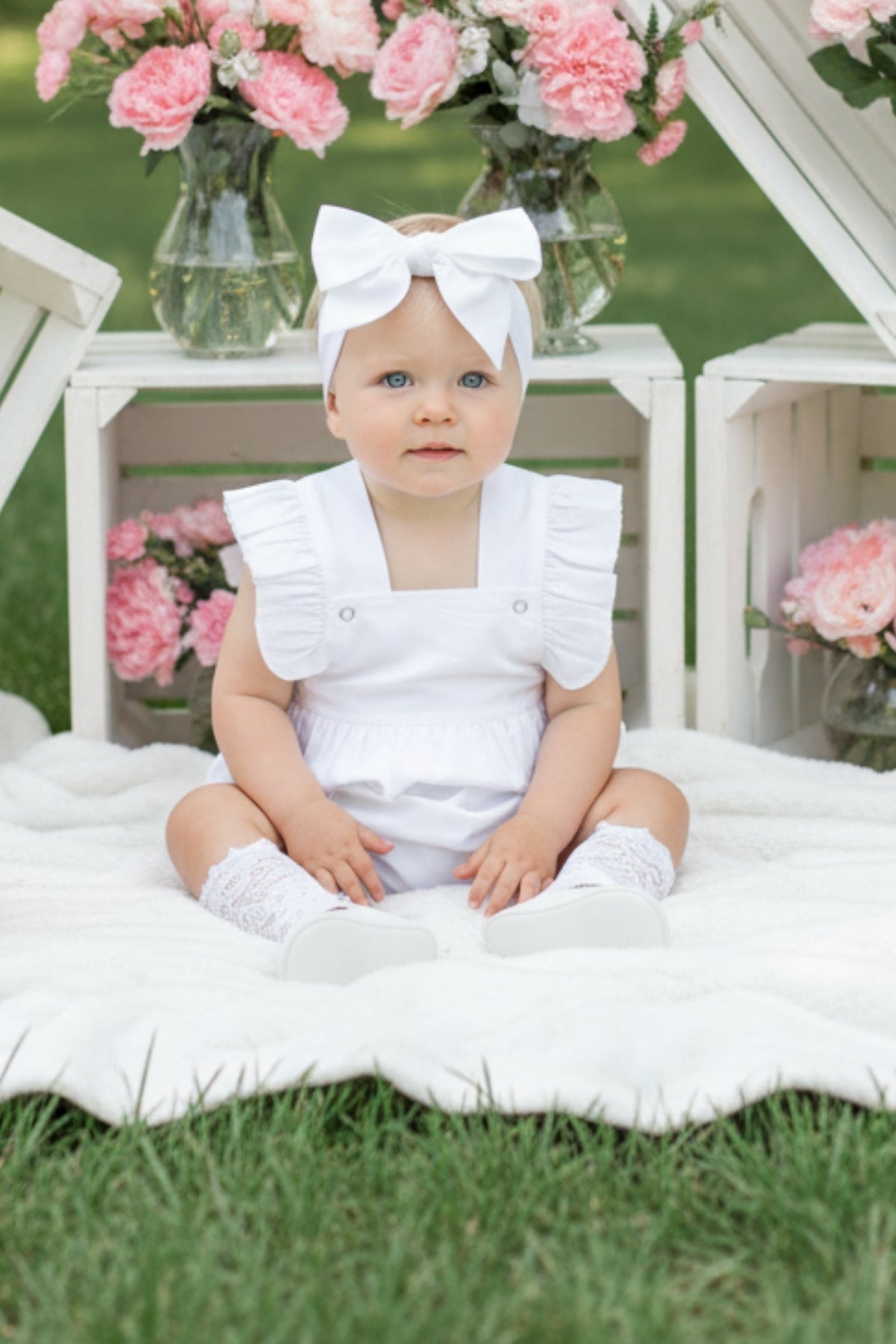 Bezaubernde Baby Salopette - weiß - mit Haarband