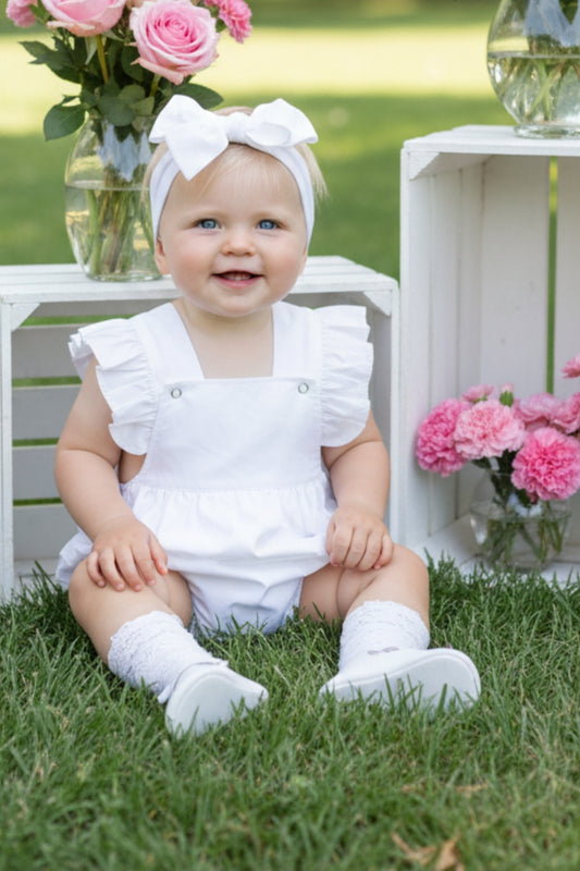 Bezaubernde Baby Salopette - weiß - mit Haarband