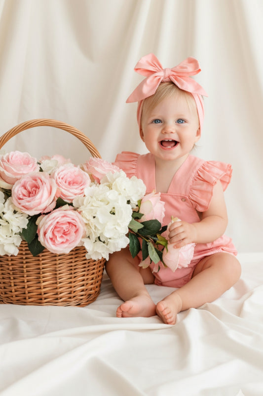 Entzückende Baby Salopette - lachsfarben - mit Haarband