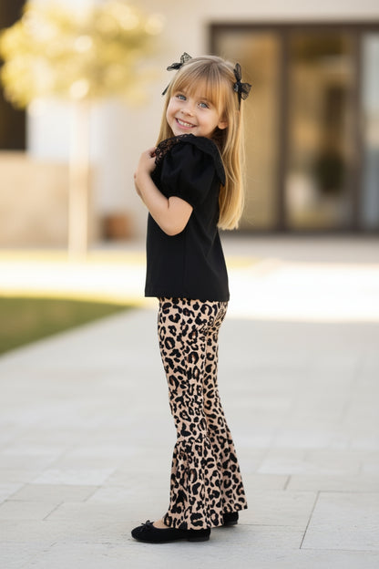Set Bright - Besteht aus Hose mit Leopardenmuster, Bluse mit Spitze und Haarspangen