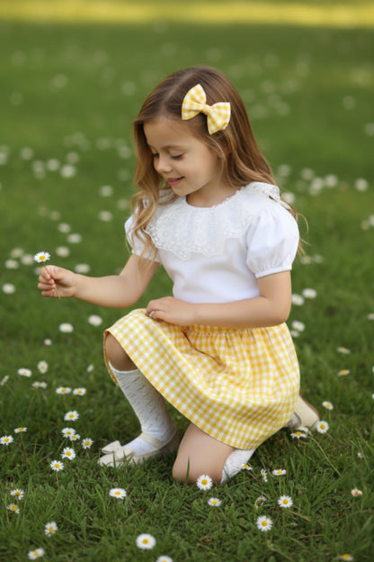 Set Daisy - Bestehend aus Rock, kurzarm Bluse mit Spitze und Haarspange