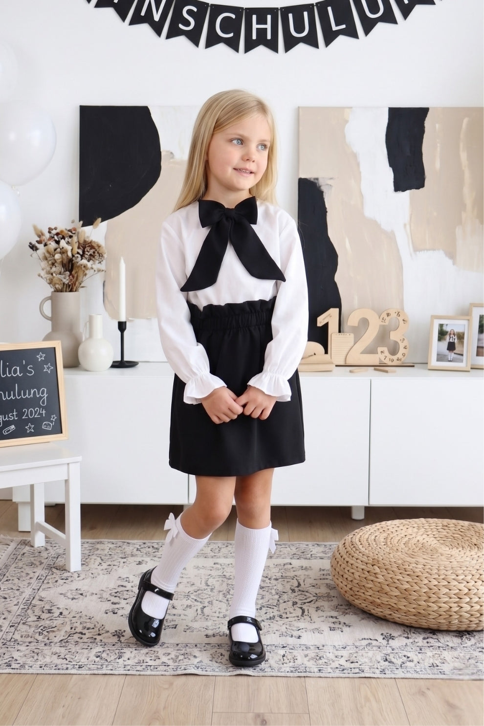 Set Laura -  schwarzer Rock mit Raffung und weißer Bluse mit schwarzer Schleife