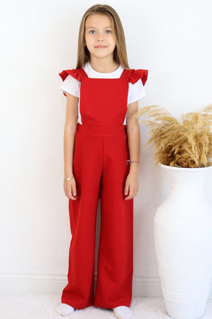 Rote Salopette Berlin - Jumpsuit in Rot mit Volantschultern und Haarspange