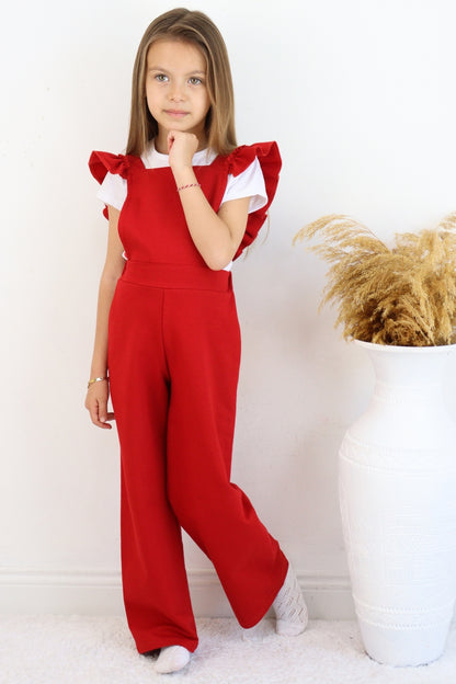 Rote Salopette Berlin - Jumpsuit in Rot mit Volantschultern und Haarspange