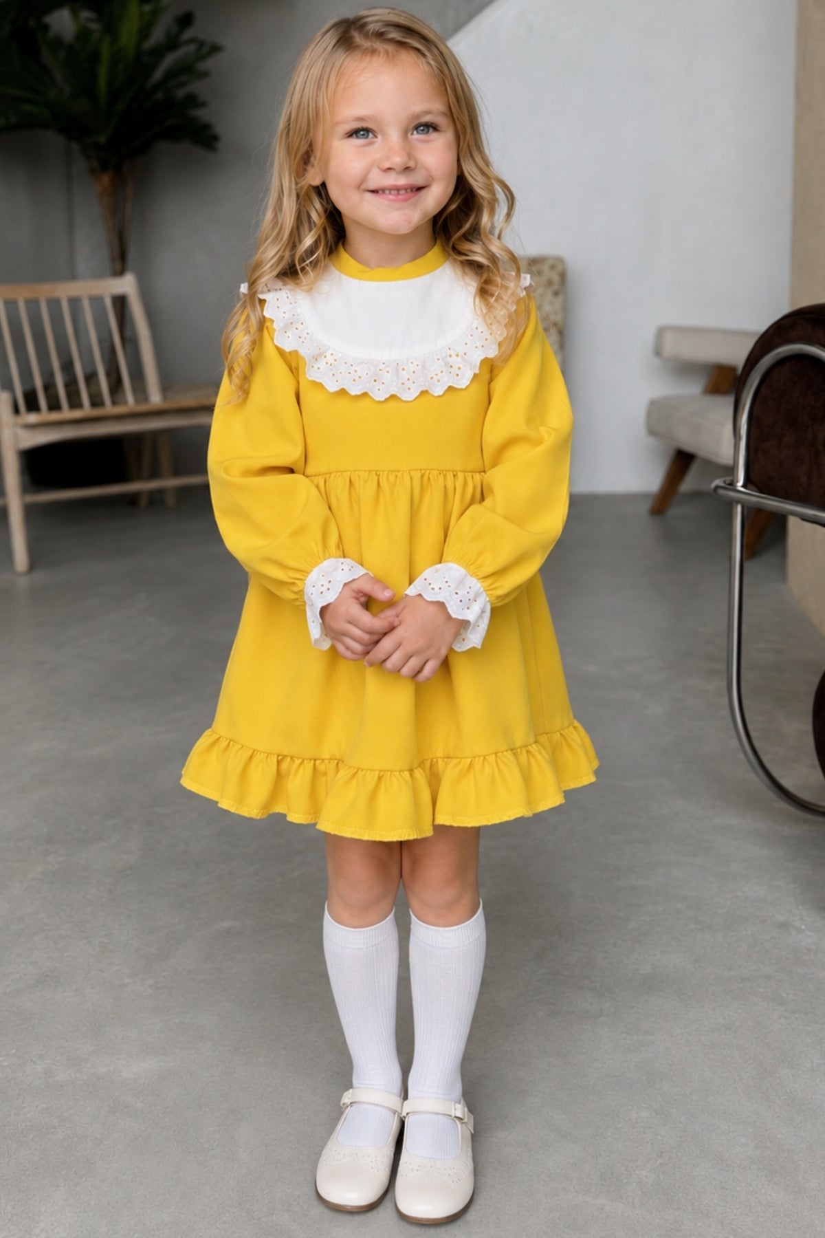 Kleid Ruby - Gelbes Kleid langärmelig mit Rüschensaum Spitzendetails und Haarband