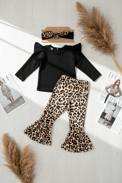 Dreiteiliges Set Leo - schwarzes langarm Oberteil, Schlaghose und Haarband mit Leopardenmuster