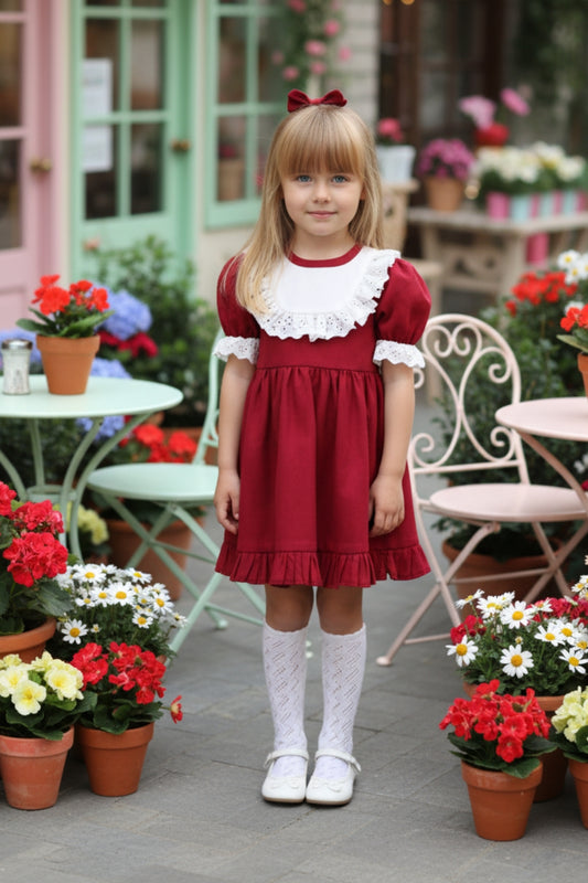 Kleid Ruby - Bordeaux Kleid kurzärmelig mit Rüschensaum Spitzendetails und Haarband