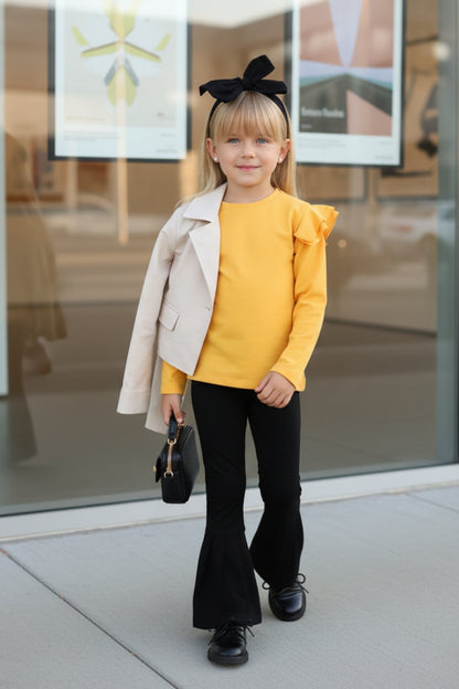 Dreiteiliges Set Violet - senfgelbes langarm Oberteil mit Rüschen und Volantärmeln, schwarzer Schlaghose und Haarband